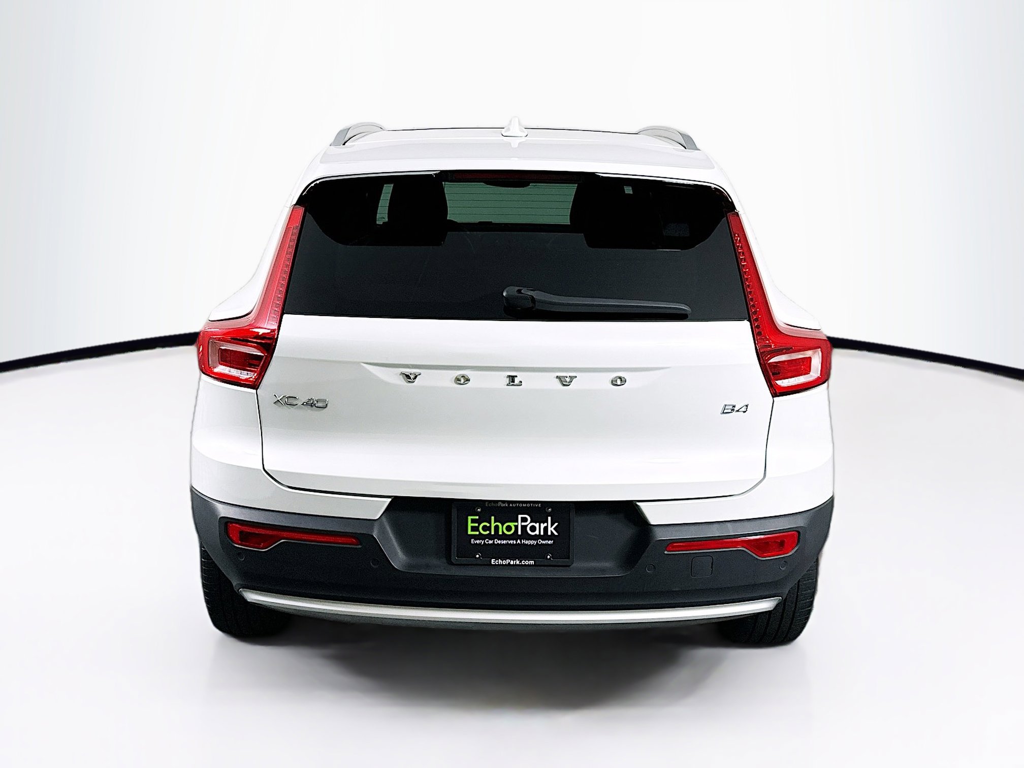 Used 2023 Volvo XC40 B4 Plus w/ Driver Assist Package FWD image 7