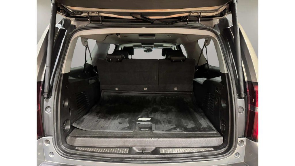 Used 2017 Chevrolet Suburban Premier AWD/4WD image 31