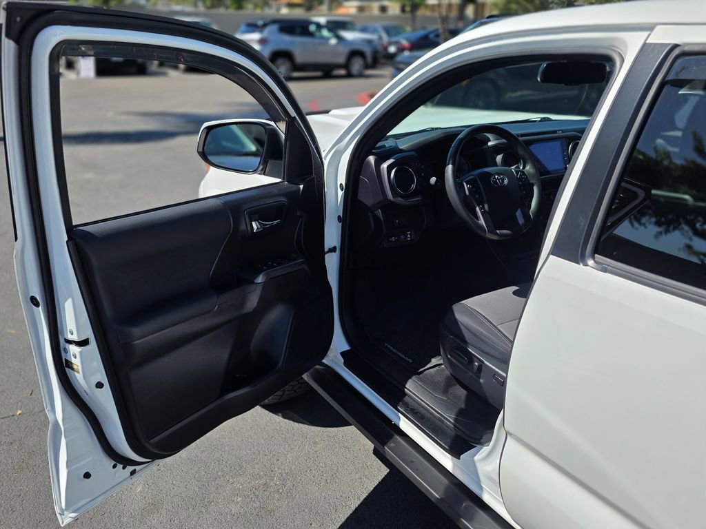 Used 2020 Toyota Tacoma TRD Sport w/ Technology Package AWD/4WD image 39