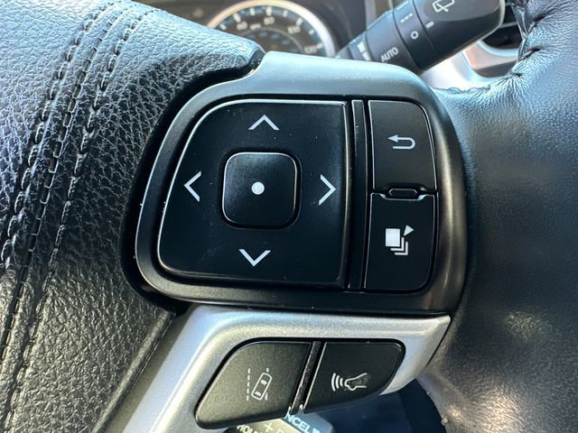 Used 2018 Toyota Highlander Limited Platinum image 31