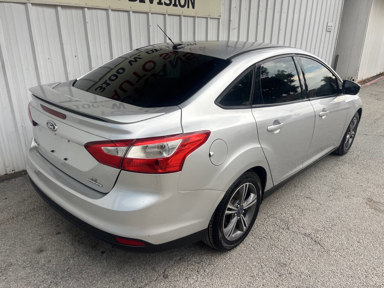 Used 2014 Ford Focus SE w/ SE Sport Package image 3