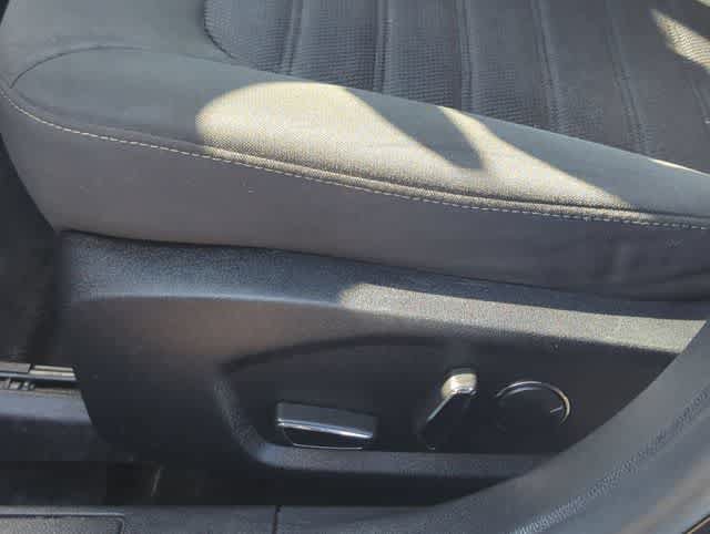Used 2020 Ford Fusion SE FWD image 15