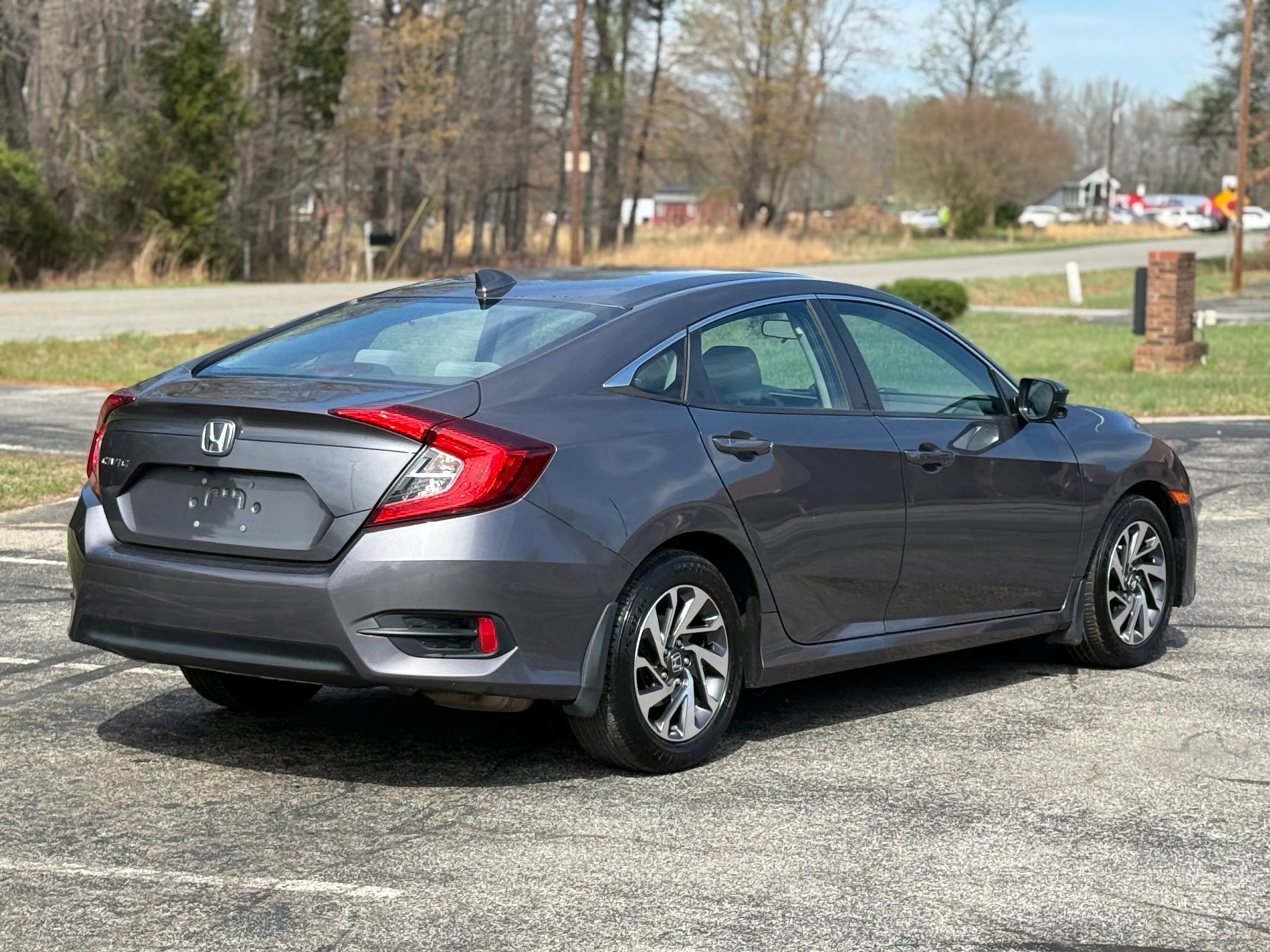 Used 2018 Honda Civic EX image 3