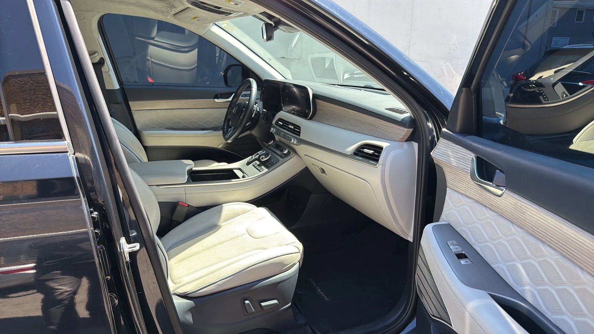 Used 2022 Hyundai Palisade Calligraphy image 25