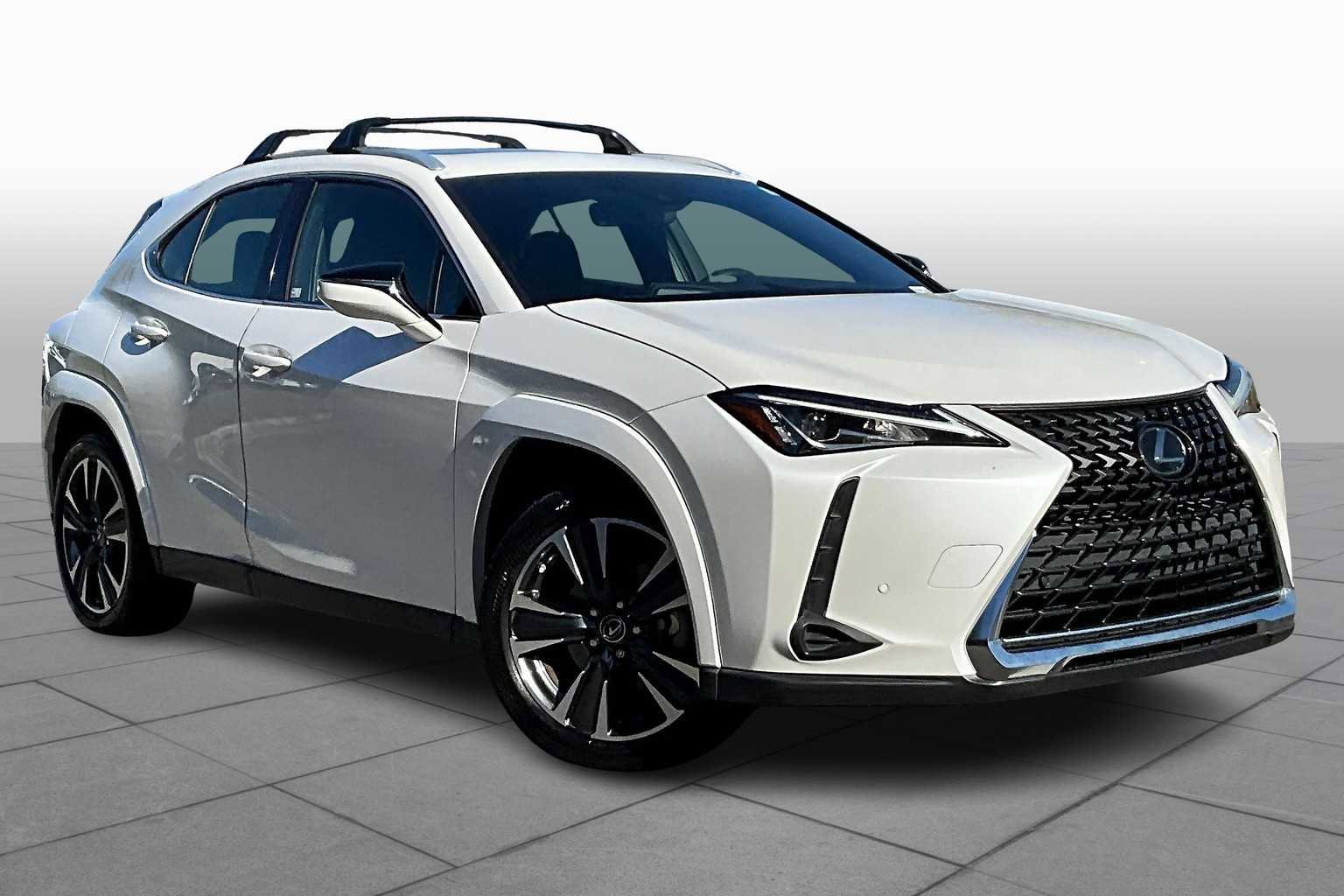 Used 2022 Lexus UX 200 w/ Premium Package image 2