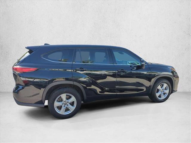 Used 2020 Toyota Highlander LE FWD image 4