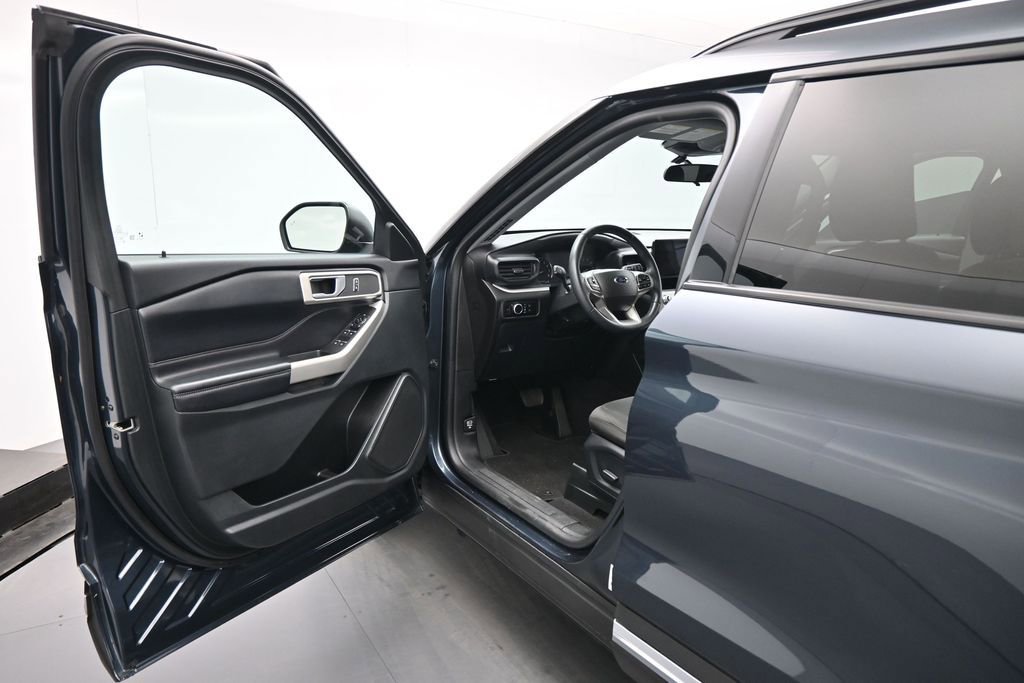 Certified 2023 Ford Explorer XLT RWD image 8