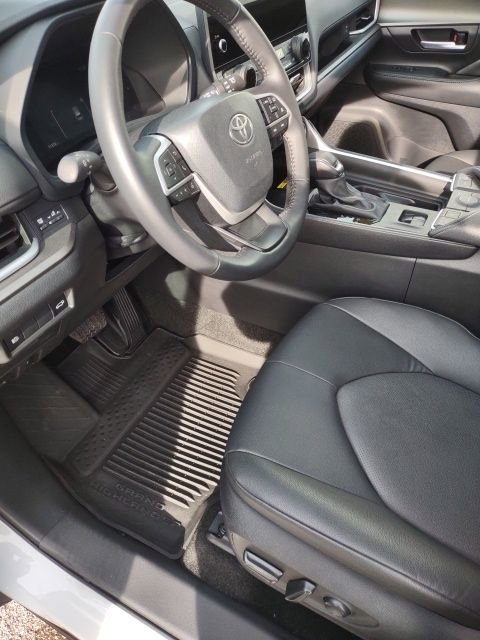 Used 2025 Toyota Grand Highlander AWD image 11