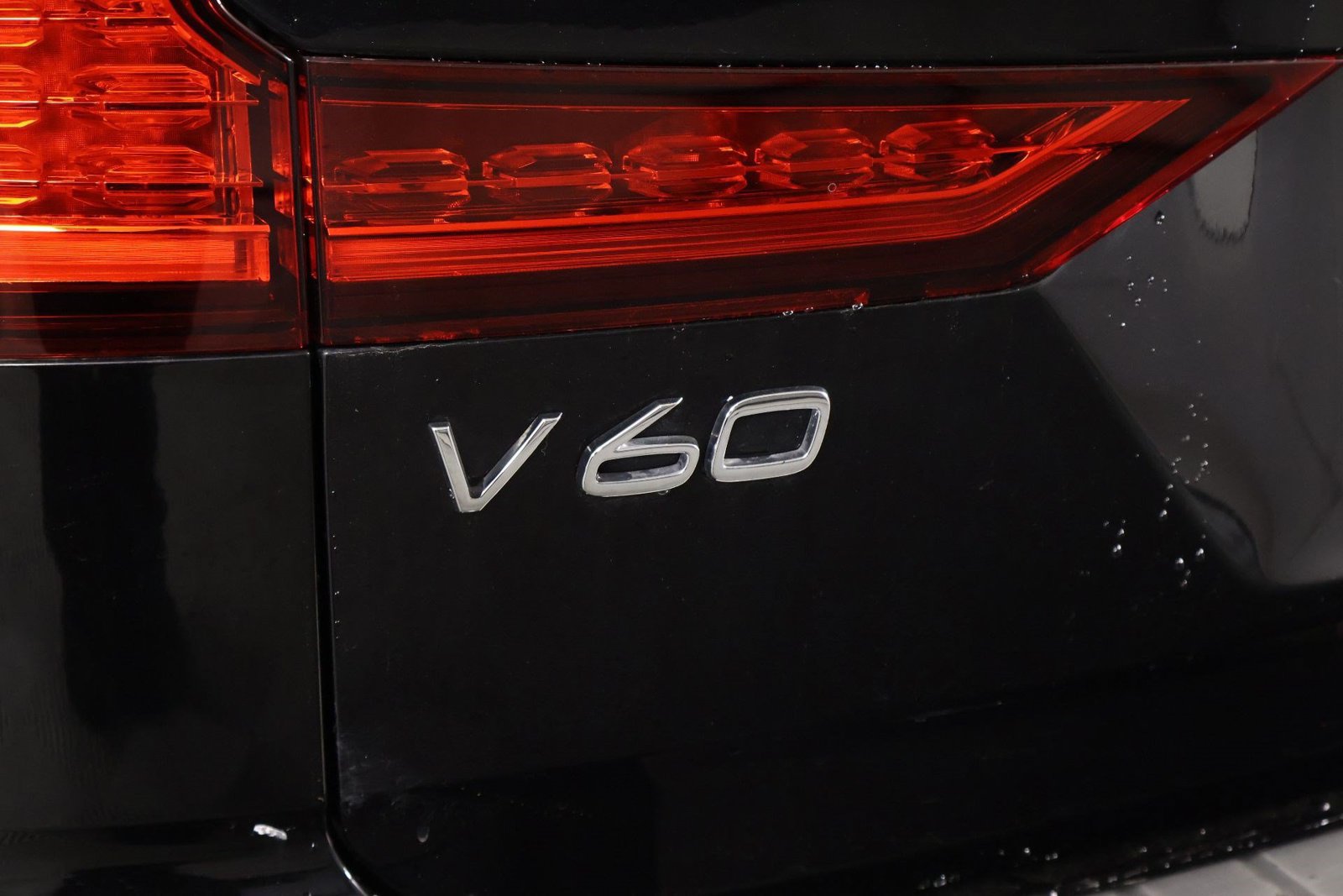 Certified 2024 Volvo V60 B5 Cross Country Ultimate w/ Protection Package Premier AWD/4WD image 19