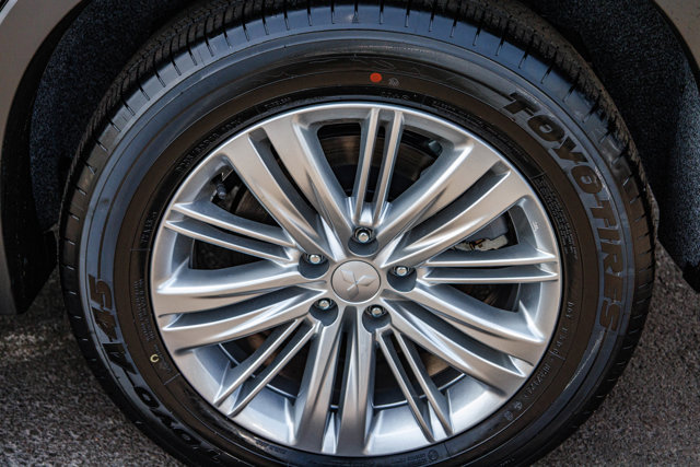 New 2025 Mitsubishi Outlander ES image 10