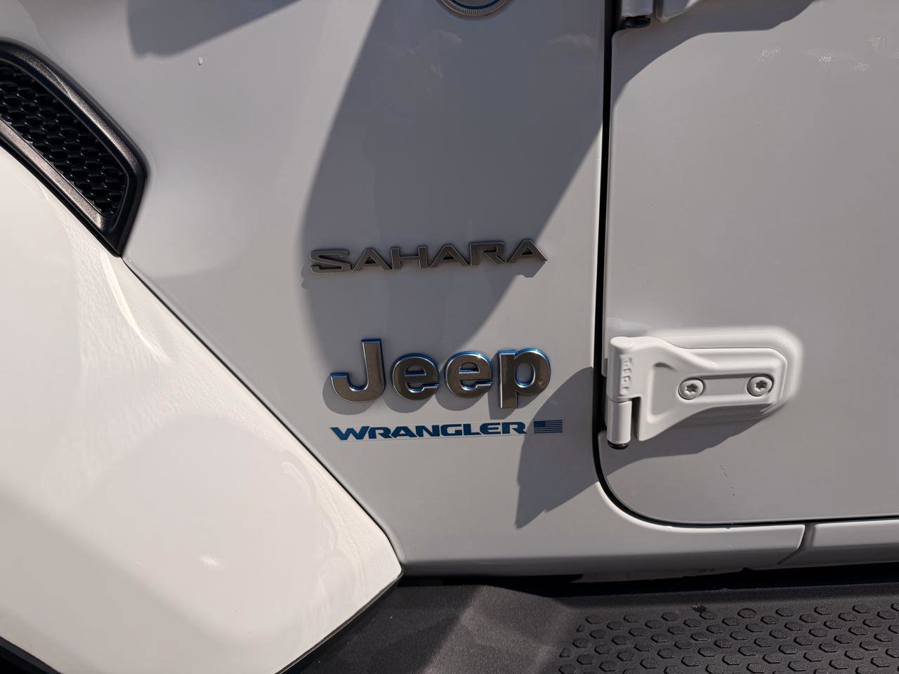 Used 2023 Jeep Wrangler Sahara w/ Cold Weather Group AWD/4WD image 15