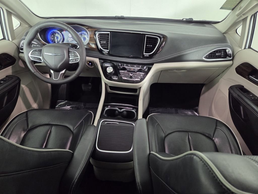 Certified 2024 Chrysler Pacifica Limited image 26