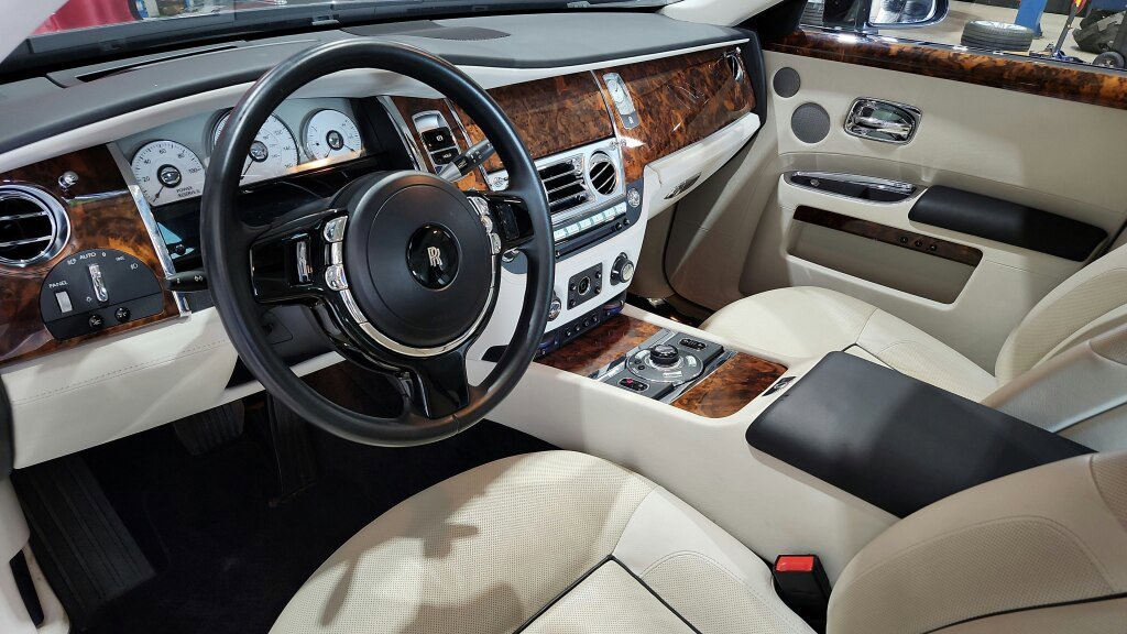Used 2013 Rolls-Royce Ghost RWD image 26