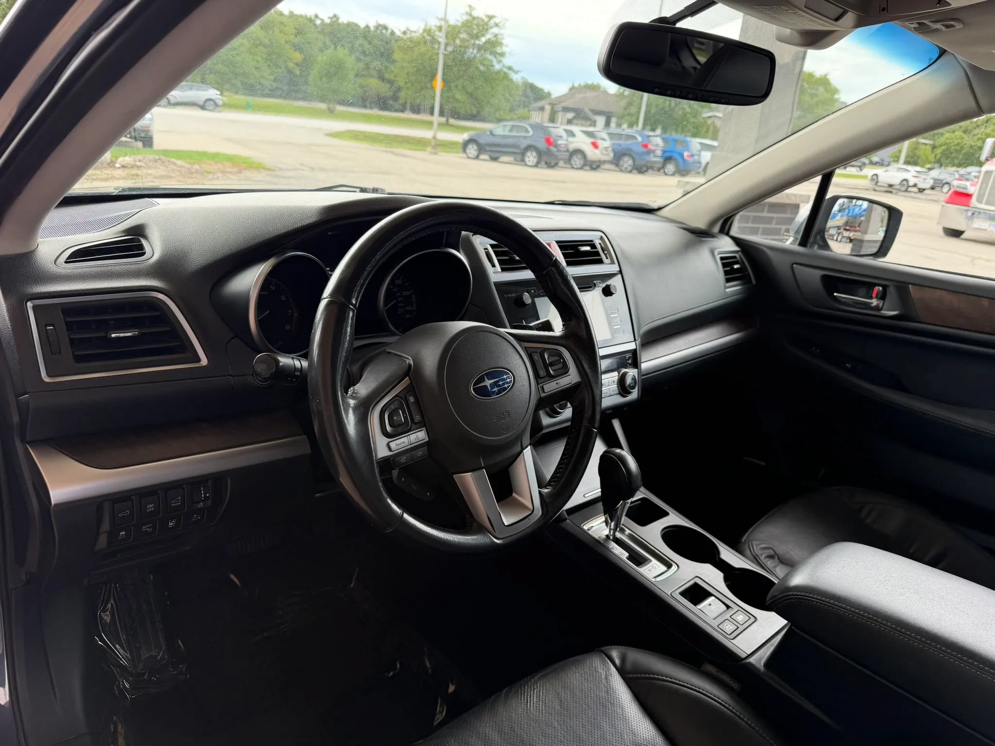 Used 2015 Subaru Outback 2.5i Limited AWD/4WD image 9