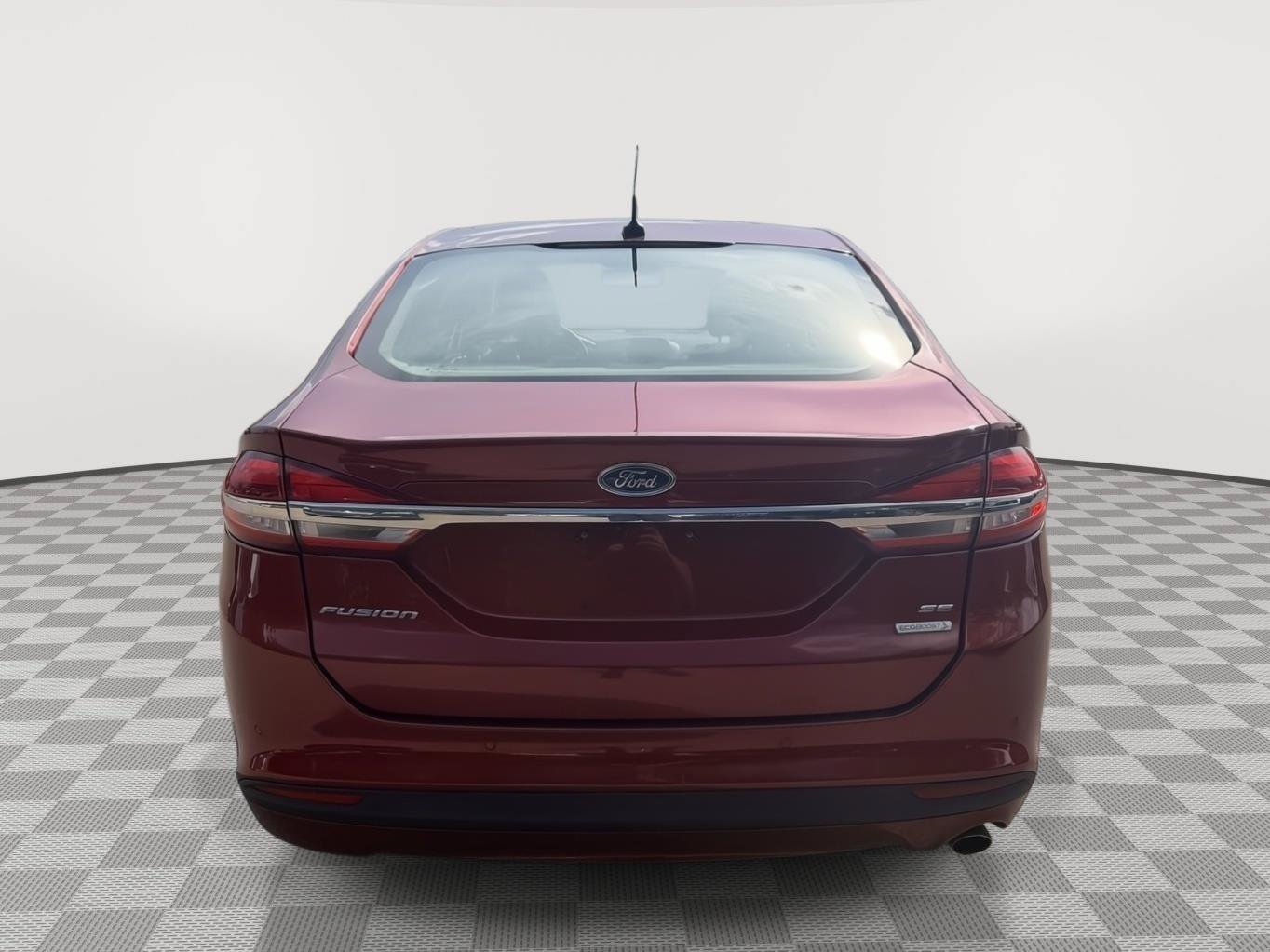 Used 2017 Ford Fusion SE w/ Fusion SE Technology Package FWD image 4