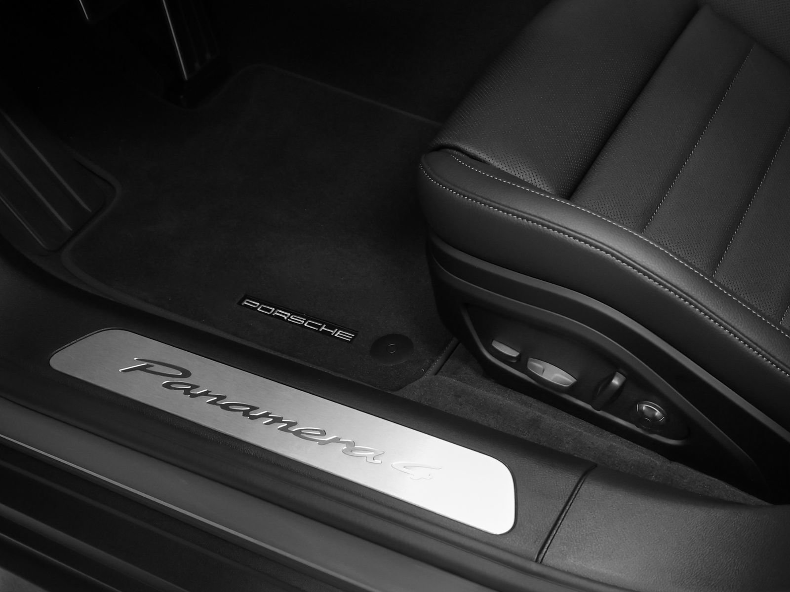 New 2026 Porsche Panamera 4 AWD/4WD image 26