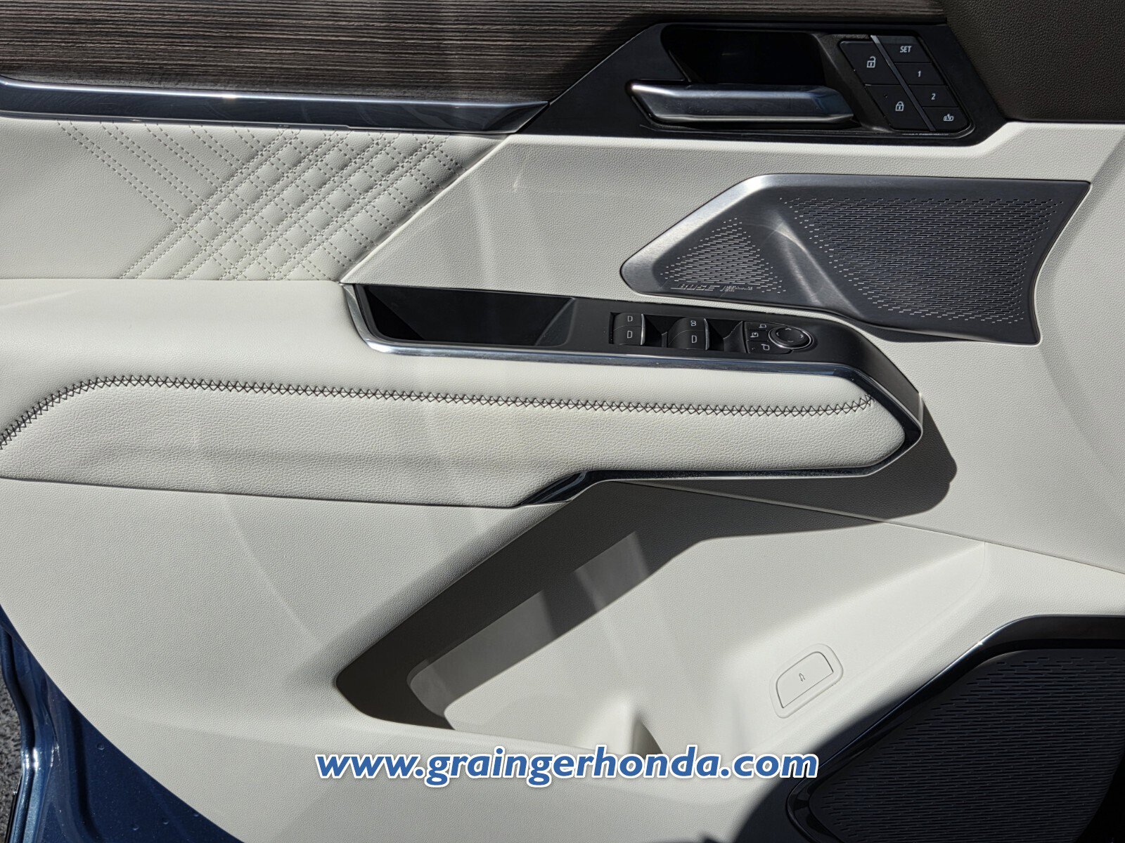 Used 2024 GMC Acadia Denali w/ Super Cruise Package image 27