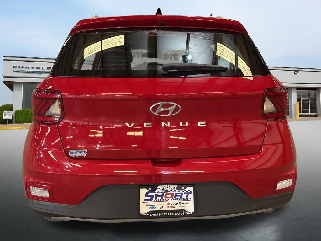 Used 2022 Hyundai Venue Limited image 4