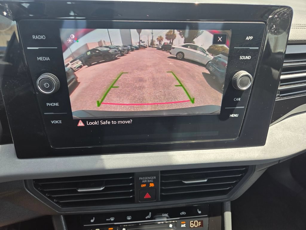 Used 2025 Volkswagen Jetta SE FWD image 14