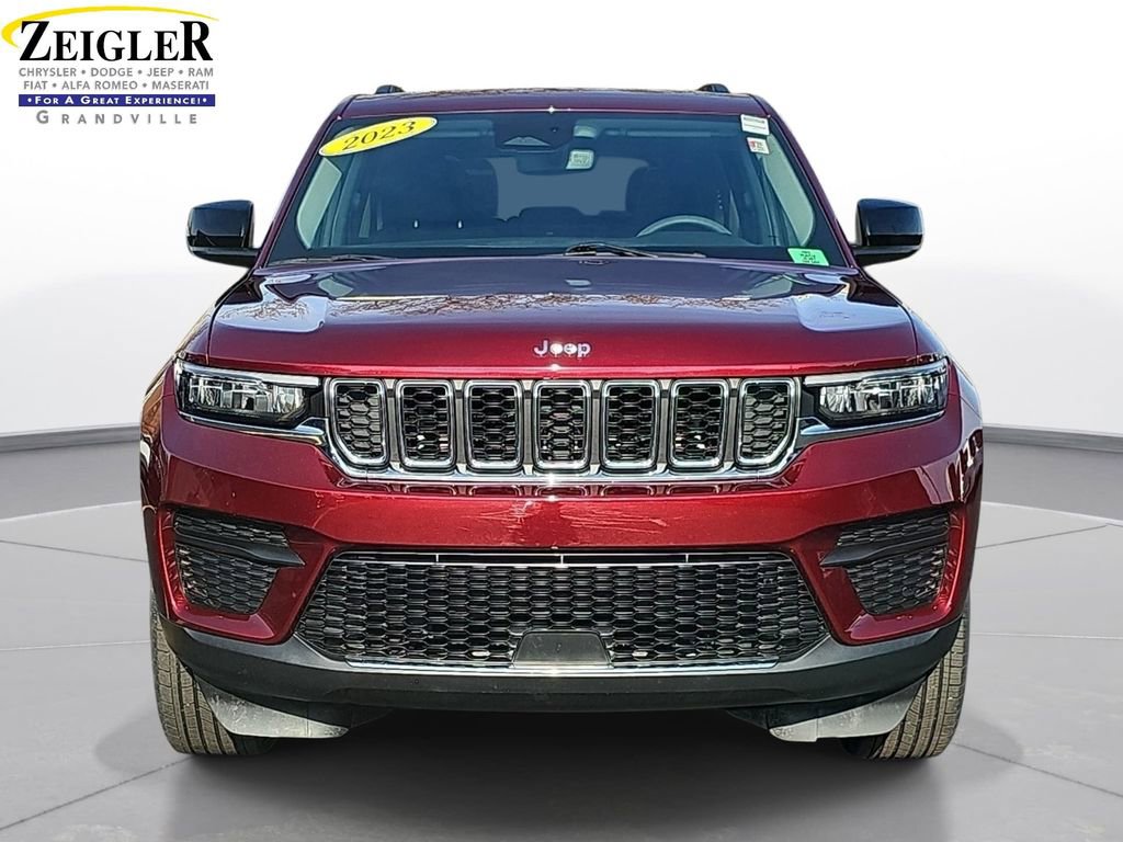 Certified 2023 Jeep Grand Cherokee Laredo w/ Luxury Tech Group I AWD/4WD image 2