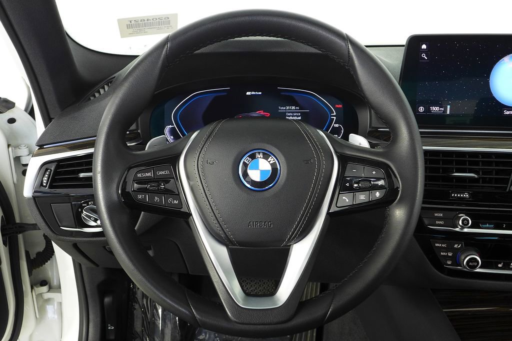 Certified 2022 BMW 530e w/ Convenience Package image 26