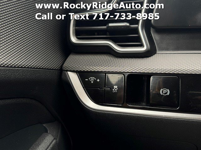 Used 2023 Kia Sportage LX AWD/4WD image 18
