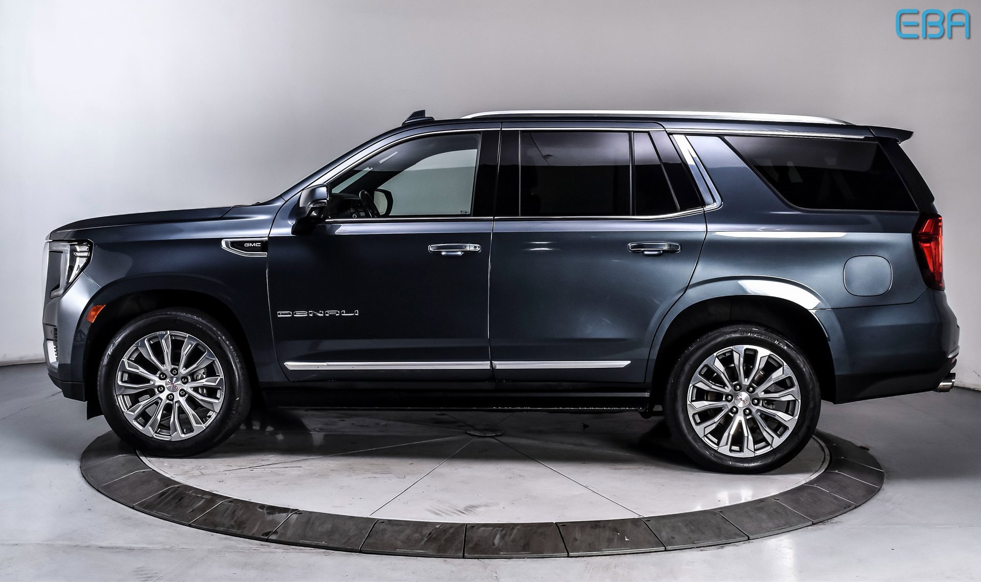 Used 2021 GMC Yukon Denali w/ Denali Premium Package image 3