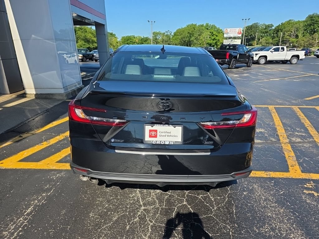 Used 2025 Toyota Camry SE FWD image 4