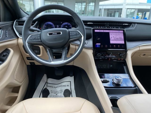 Used 2025 Jeep Grand Cherokee L Limited AWD/4WD image 27