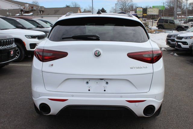 Used 2023 Alfa Romeo Stelvio Veloce image 30