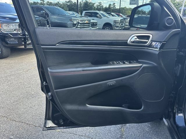Used 2017 Jeep Grand Cherokee Trailhawk AWD/4WD image 11