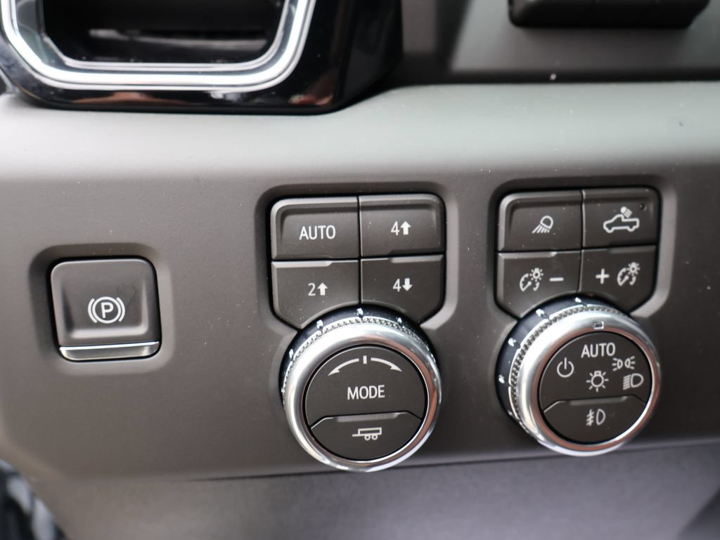 New 2026 GMC Sierra 3500 Denali Ultimate w/ LPO, Black Badging Package AWD/4WD image 13