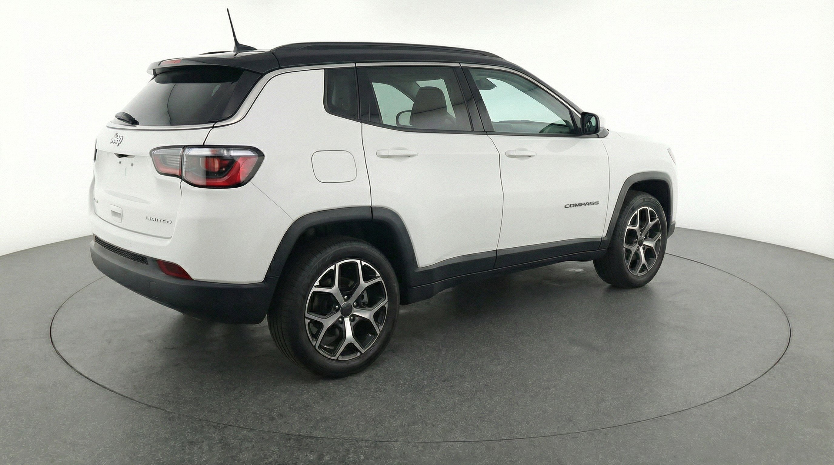 Used 2025 Jeep Compass Limited image 9