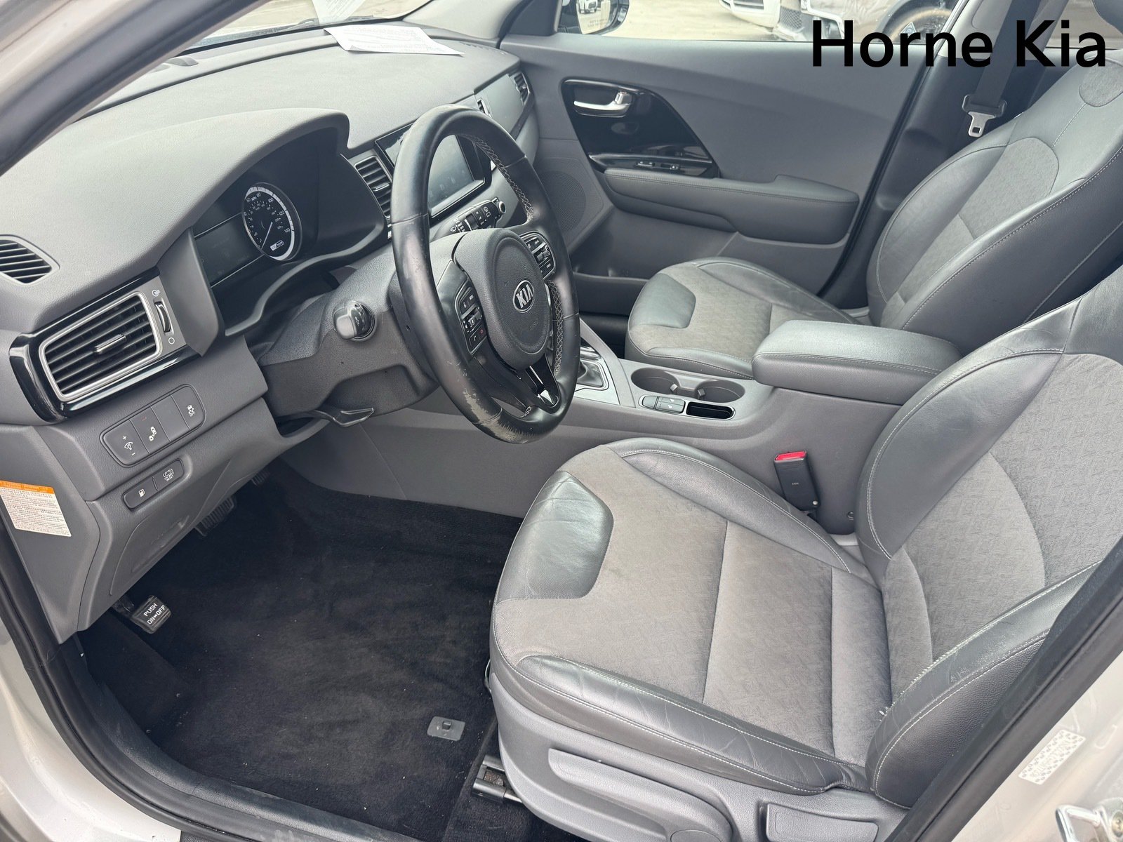 Used 2017 Kia Niro EX FWD image 9