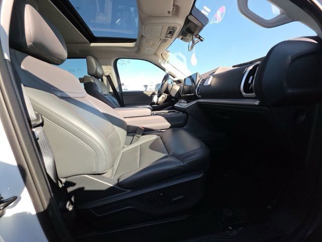 Used 2025 Ford Expedition Active image 10