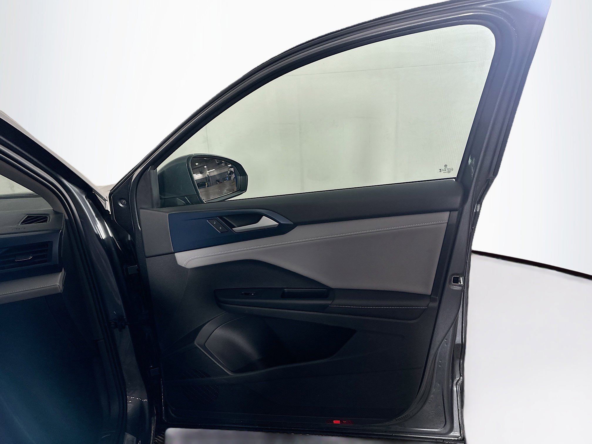 Used 2024 Volkswagen Taos SE image 29