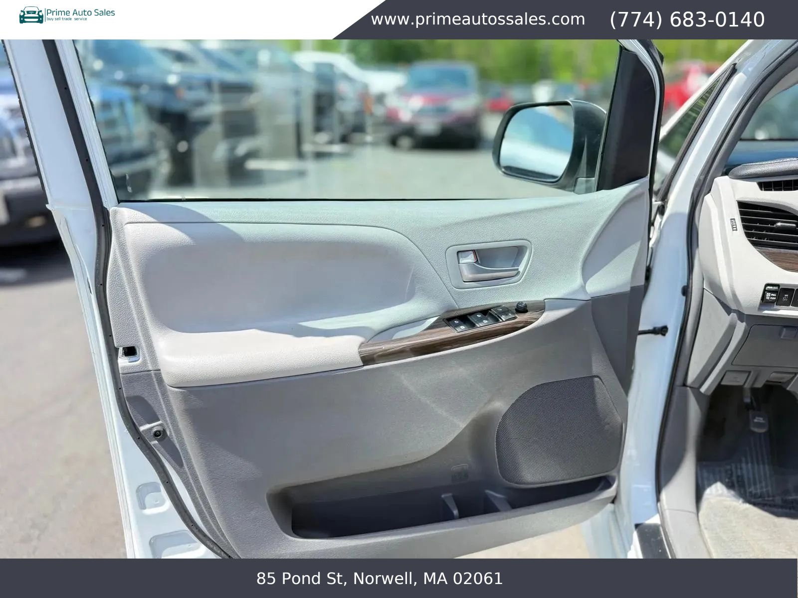 Used 2019 Toyota Sienna XLE w/ XLE Navigation Package FWD image 30