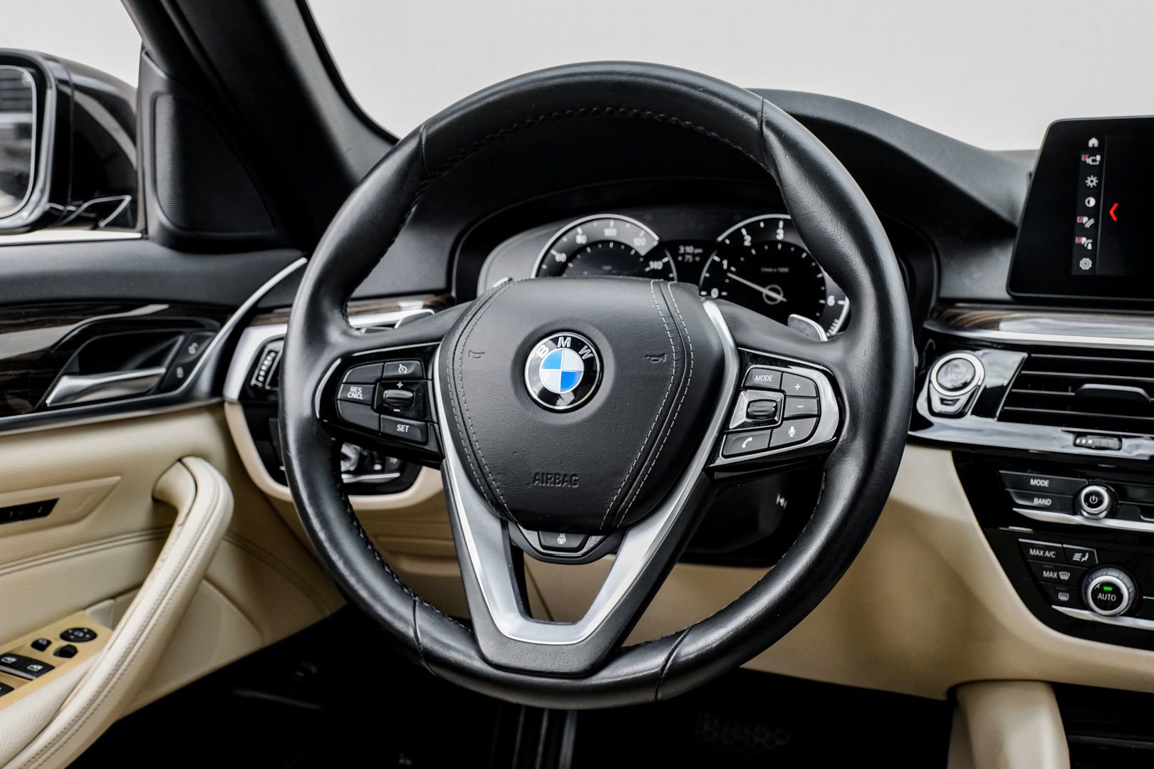 Used 2019 BMW 540i w/ Convenience Package RWD image 16