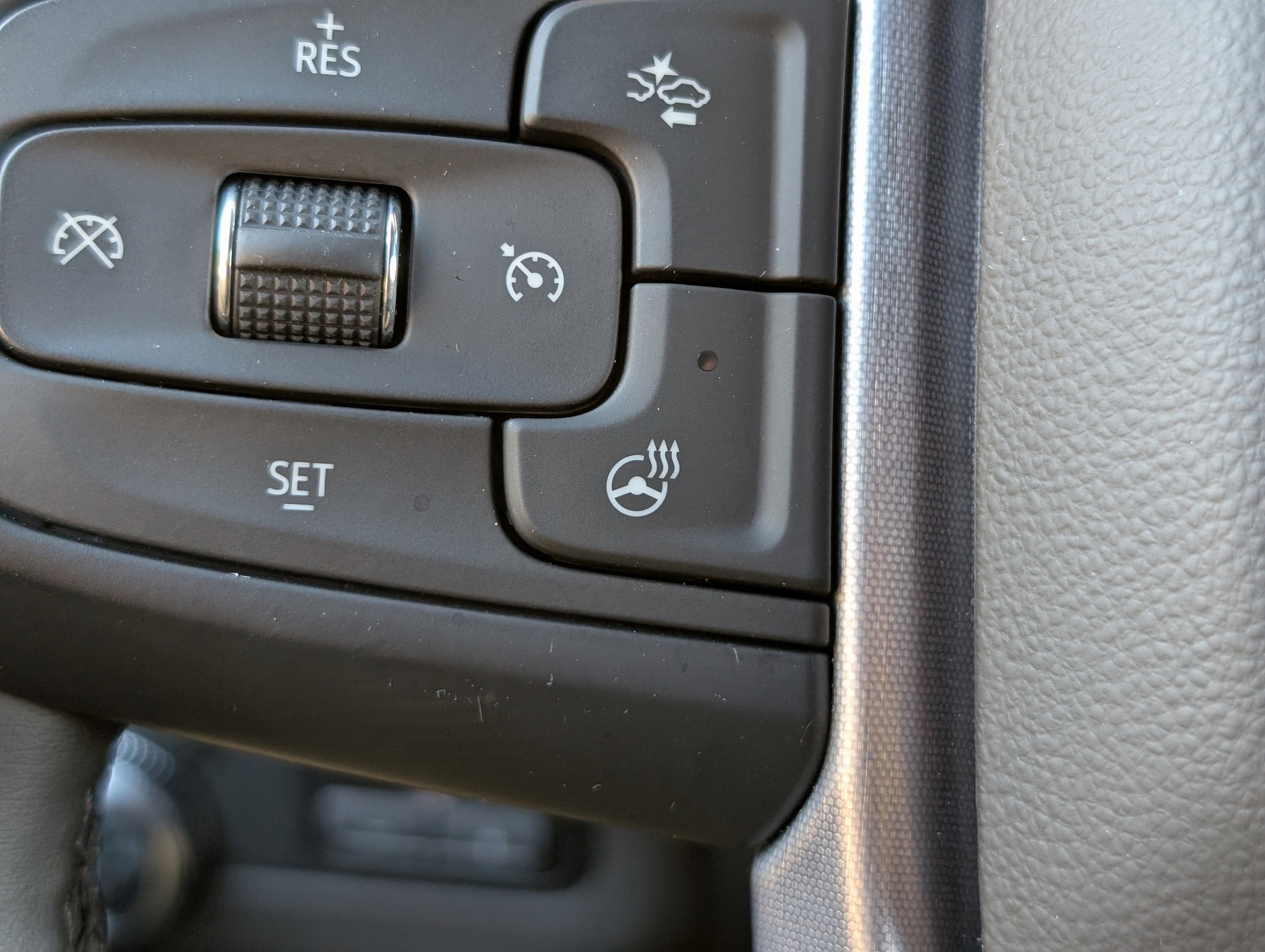 Used 2023 GMC Yukon XL SLT w/ SLT Luxury Package image 33