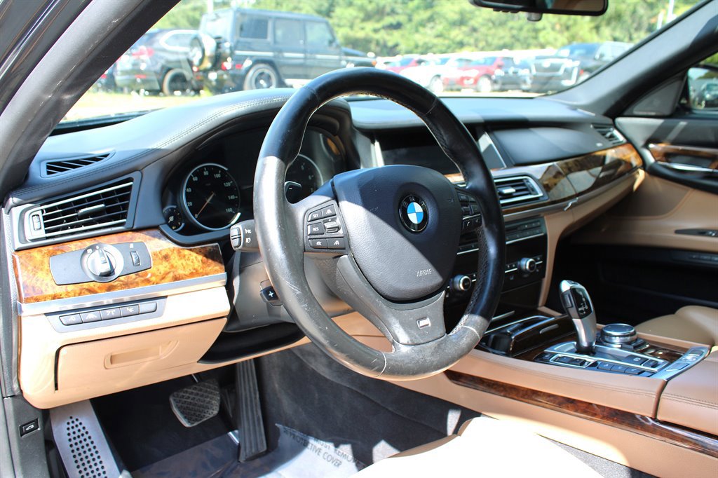 Used 2015 BMW 750Li xDrive image 15