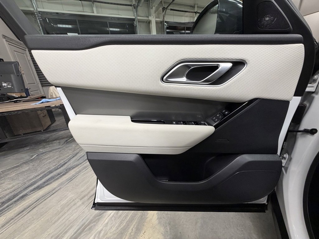 Used 2023 Land Rover Range Rover Velar S image 54