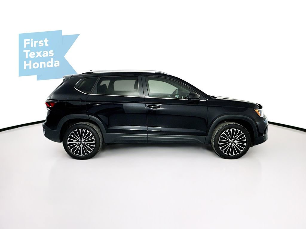 Used 2025 Volkswagen Taos SE image 8
