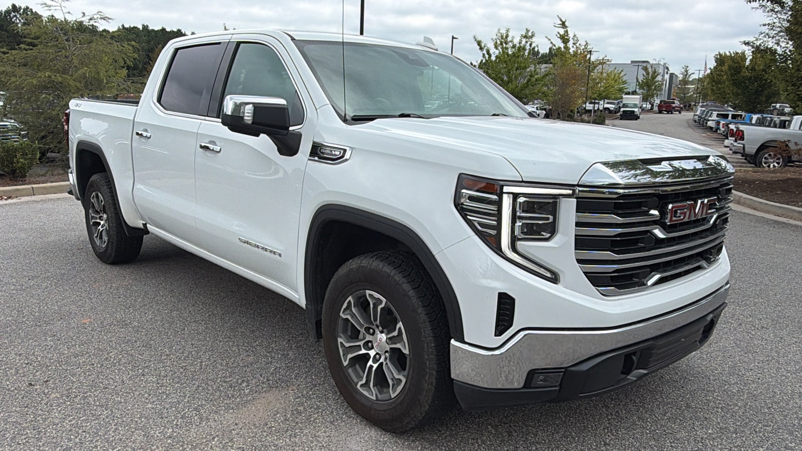 Used 2025 GMC Sierra 1500 SLT AWD/4WD image 5