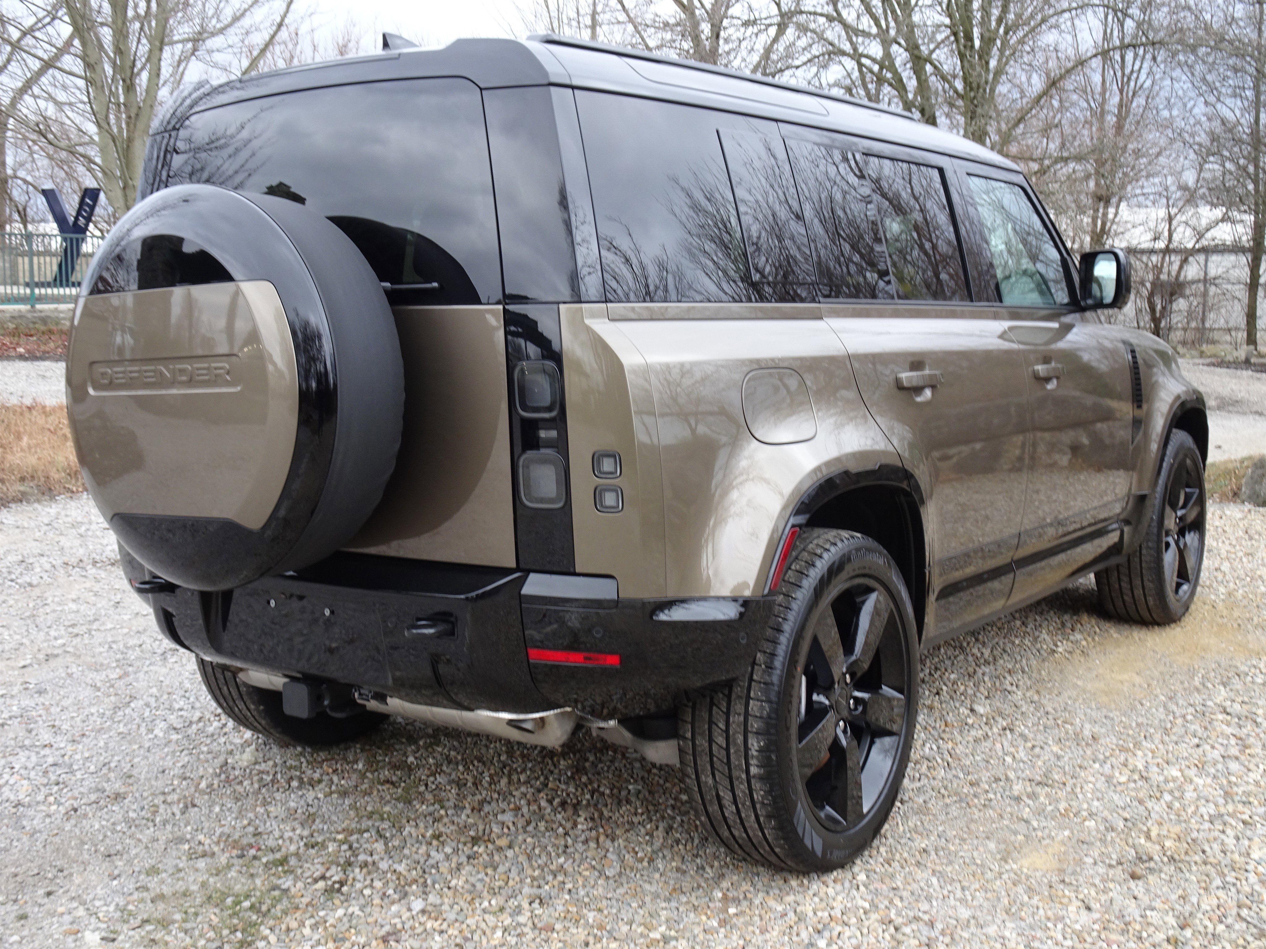 New 2026 Land Rover Defender 110 X-Dynamic SE AWD/4WD image 12