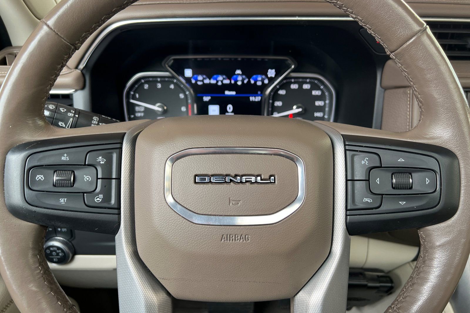 Used 2021 GMC Yukon Denali w/ Denali Premium Package image 25