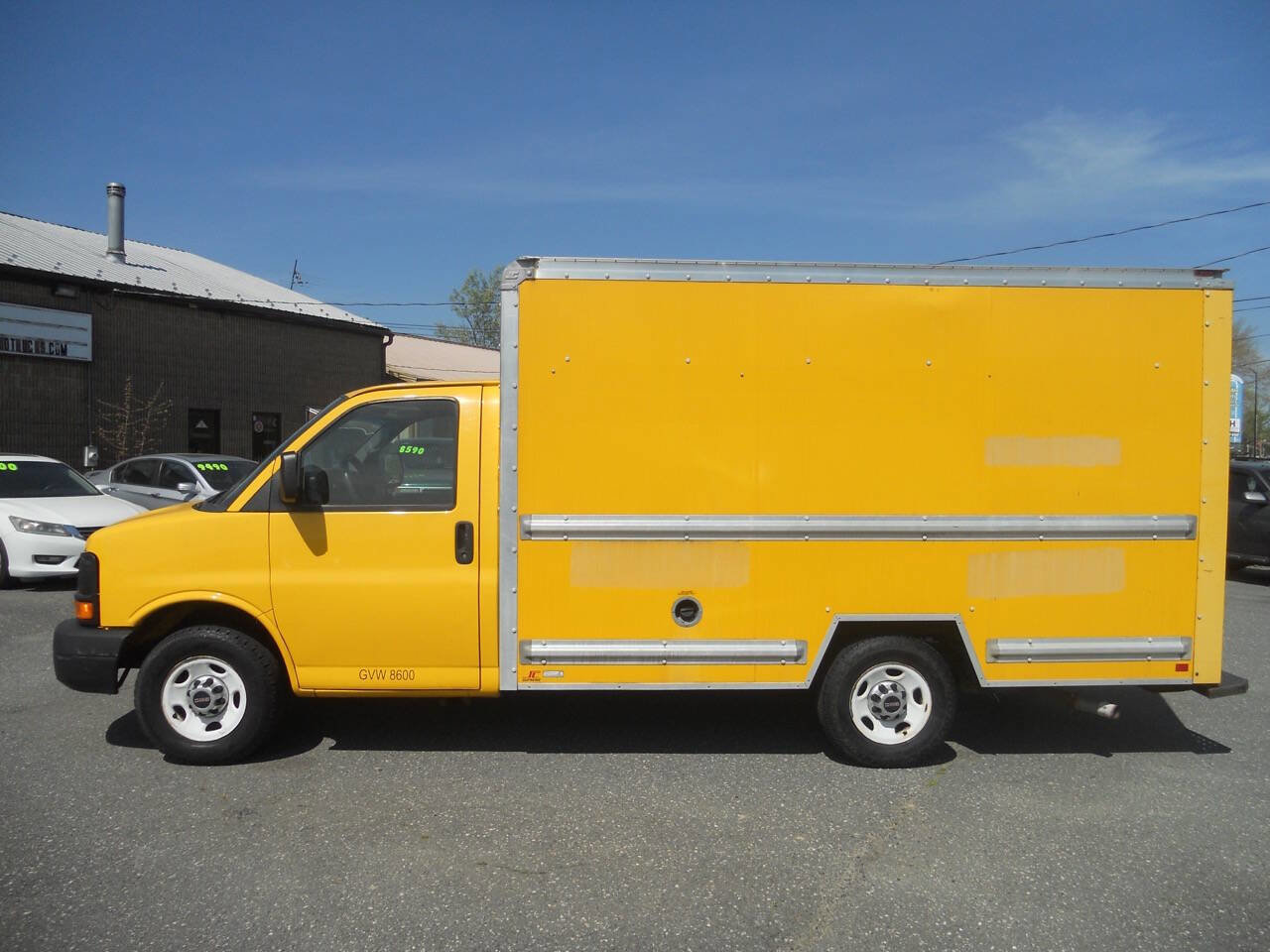 Used 2011 GMC Savana 3500 image 1