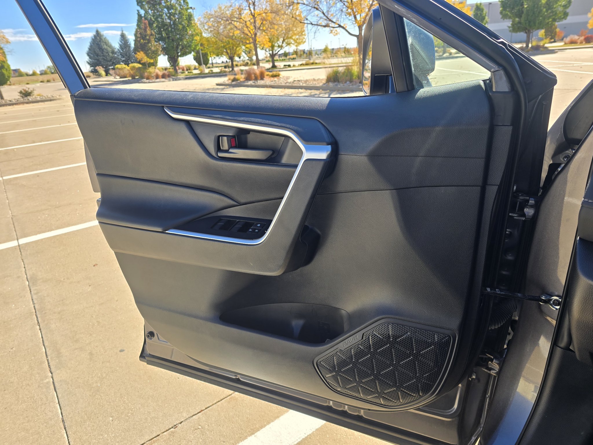 Used 2024 Toyota RAV4 LE AWD/4WD image 17