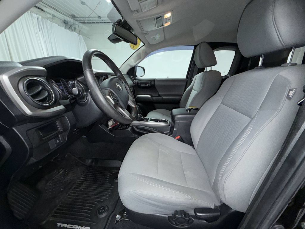 Certified 2019 Toyota Tacoma SR5 AWD/4WD image 12