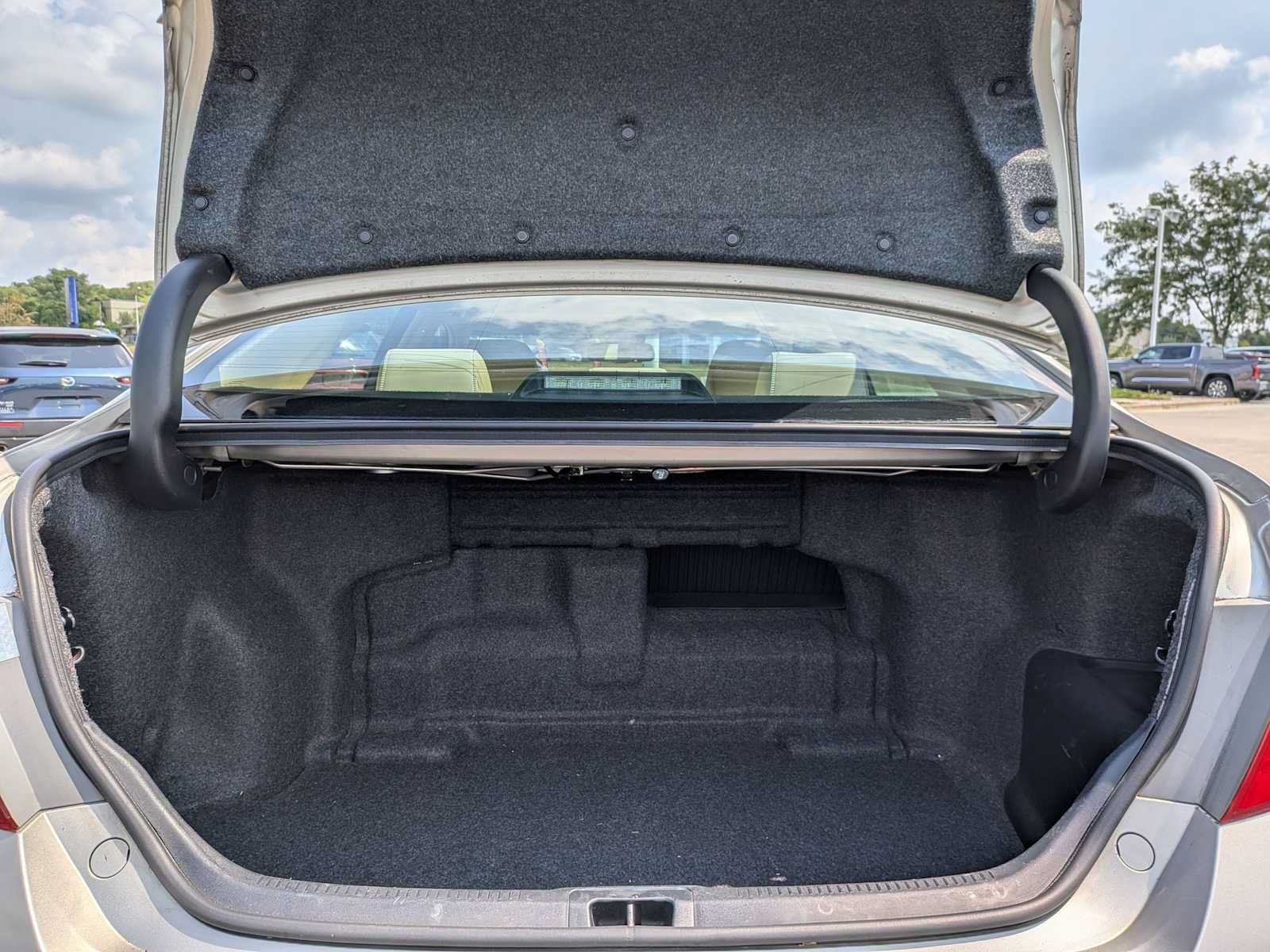 Used 2015 Toyota Camry XLE w/ Moonroof Package FWD image 29