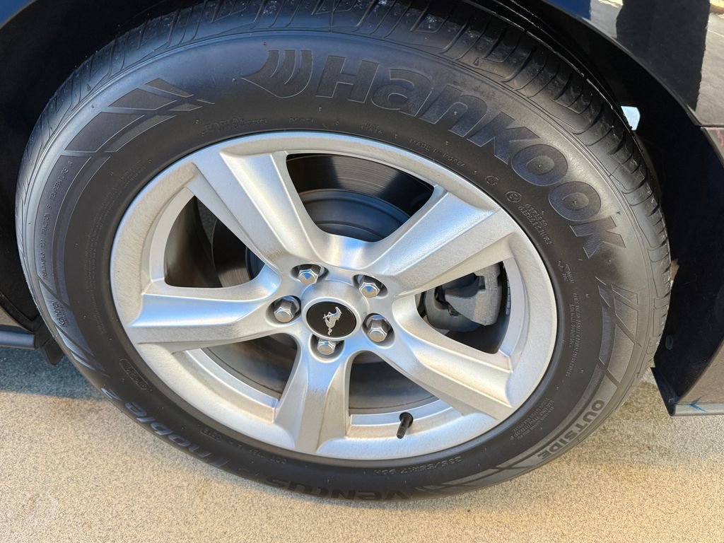 Used 2018 Ford Mustang Coupe image 8